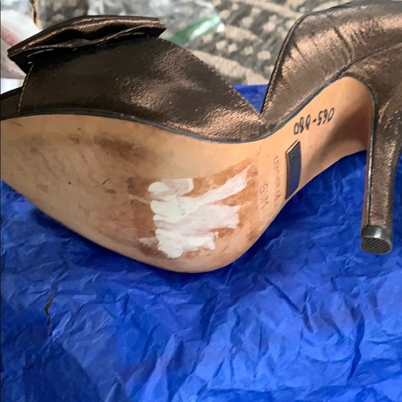 Badgley mischka brown heels 6.5 bows - Picture 2 of 3